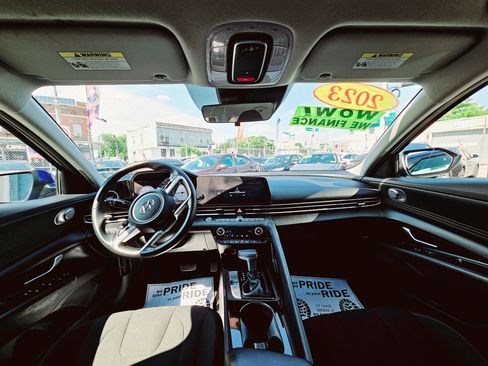 Used 2023 Hyundai Elantra SEL w/ Convenience Package image 11