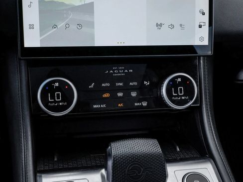 Used 2025 Jaguar F-PACE SVR AWD/4WD image 32