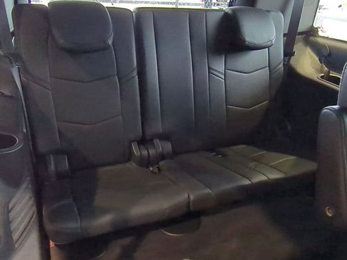 Used 2015 Cadillac Escalade Luxury image 24