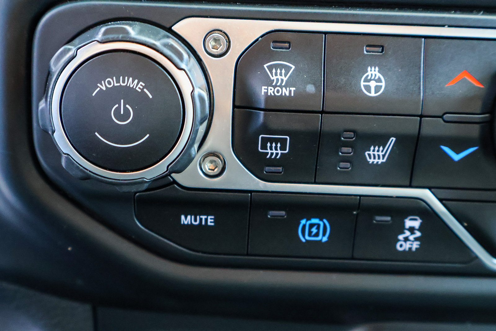 Used 2021 Jeep Wrangler Unlimited Sahara w/ Cold Weather Group AWD/4WD image 8