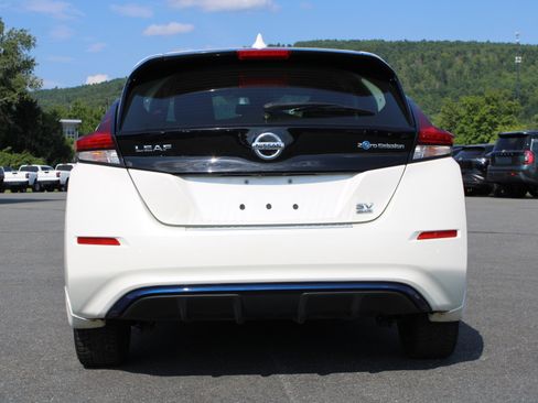 Used 2019 Nissan Leaf SV Plus w/ SV Plus Technology Package FWD image 9