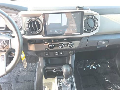 Used 2018 Toyota Tacoma SR5 image 21