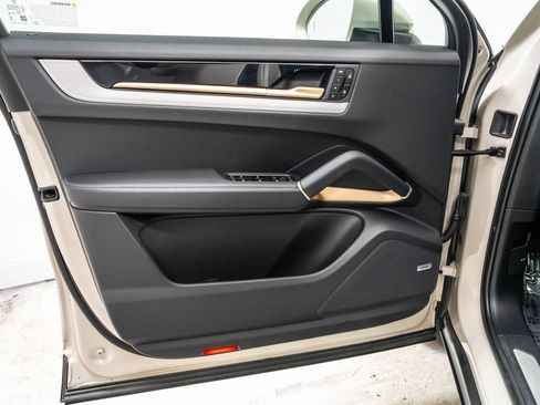 Certified 2026 Porsche Cayenne Coupe AWD/4WD image 25
