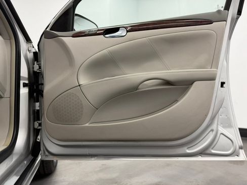 Used 2011 Buick Lucerne CXL w/ Driver Confidence Package FWD image 37