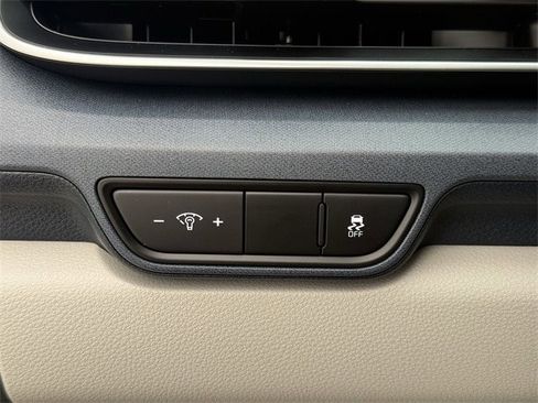 Used 2025 Kia Carnival EX image 26