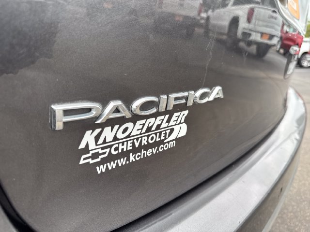 Used 2022 Chrysler Pacifica Touring-L FWD image 32