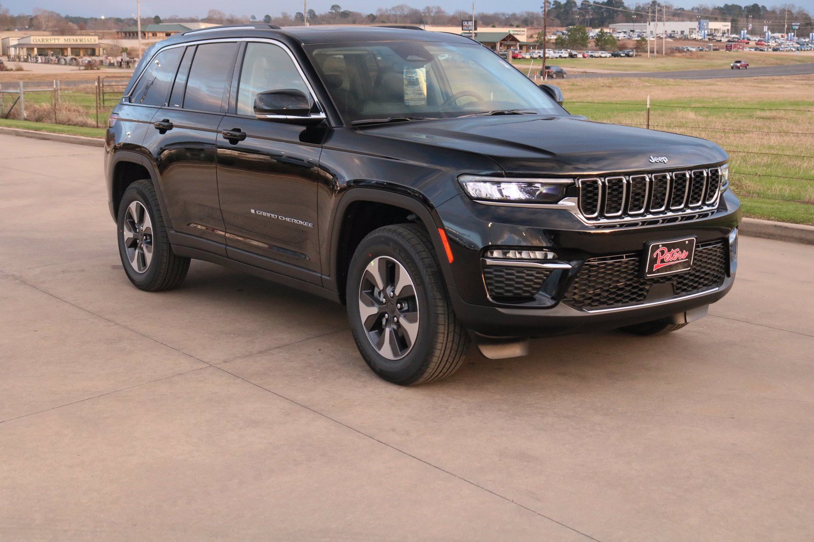 New 2023 Jeep Grand Cherokee 4WD 4xe image 1