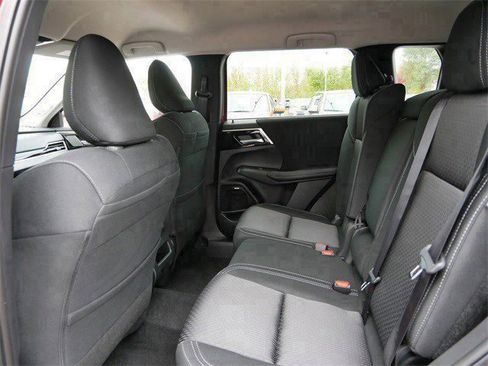 New 2025 Mitsubishi Outlander ES image 5