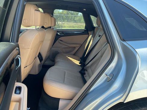 Used 2021 Porsche Macan w/ Premium Package Plus image 23