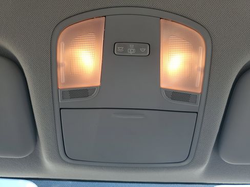 Used 2017 Hyundai Elantra SE image 28