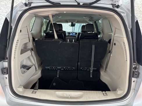 Used 2024 Chrysler Pacifica Touring-L image 13