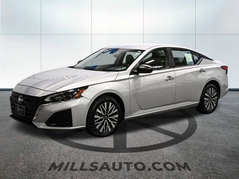 Used 2024 Nissan Altima 2.5 SV image 2