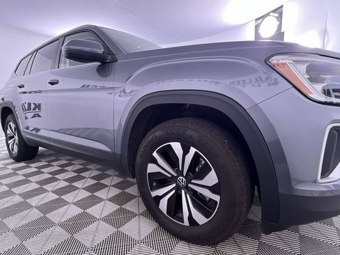 Used 2025 Volkswagen Atlas SE image 30