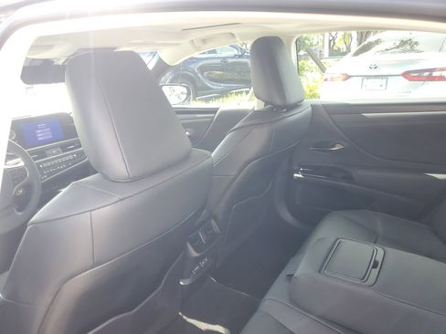 Used 2023 Lexus ES 350 w/ Premium Package image 11