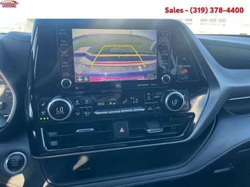 Certified 2021 Toyota Highlander Limited AWD/4WD image 22