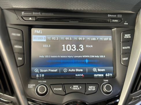 Used 2013 Hyundai Veloster w/ Style Pkg image 16