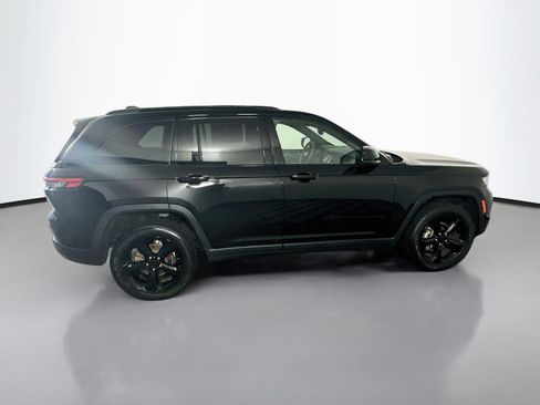 Used 2023 Jeep Grand Cherokee Altitude AWD/4WD image 8