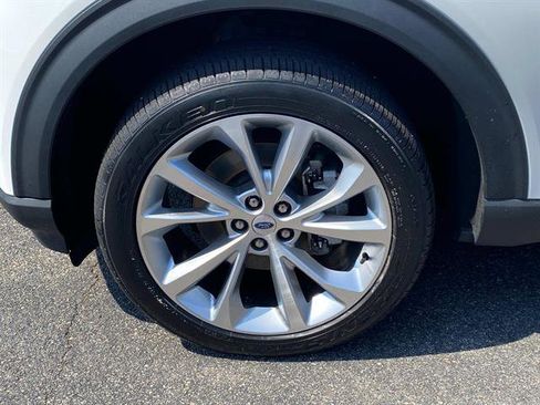 Certified 2022 Ford Explorer Platinum w/ Equipment Group 601A image 21