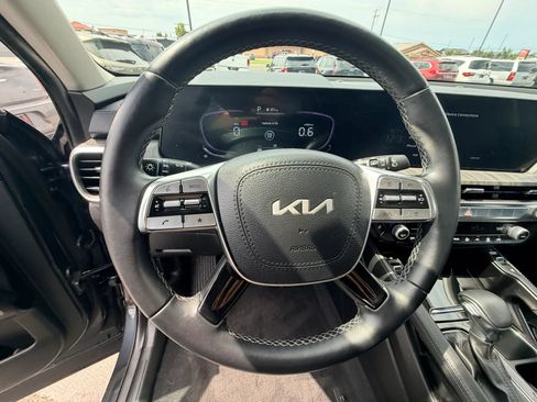Used 2024 Kia Telluride EX w/ EX Captain's Chair Package AWD/4WD image 12