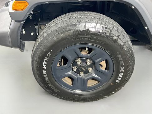 Used 2025 Jeep Wrangler Unlimited Sport AWD/4WD image 13