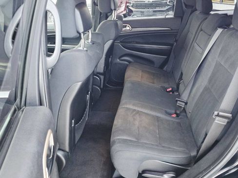 Used 2017 Jeep Grand Cherokee Laredo image 11