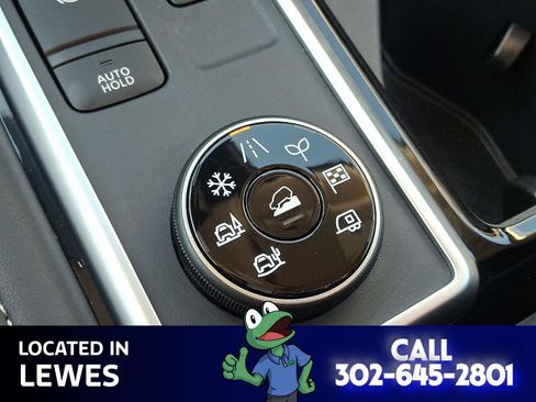 Used 2025 Nissan Pathfinder SV w/ SV Premium Package image 23