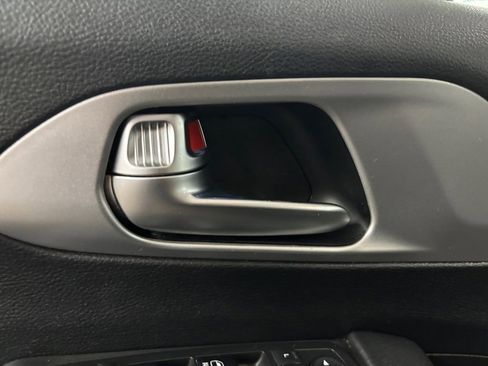 Used 2019 Chrysler Pacifica Touring Plus w/ S Appearance Package image 12