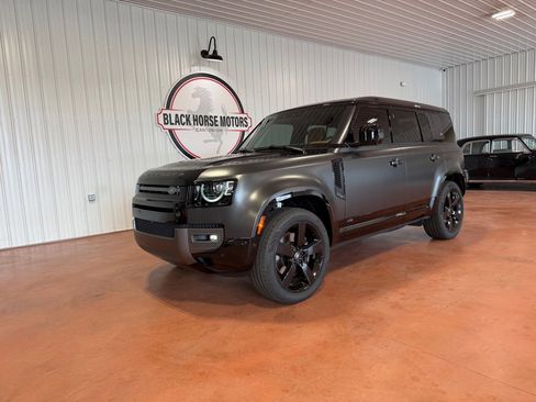 Used 2023 Land Rover Defender 110 image 4