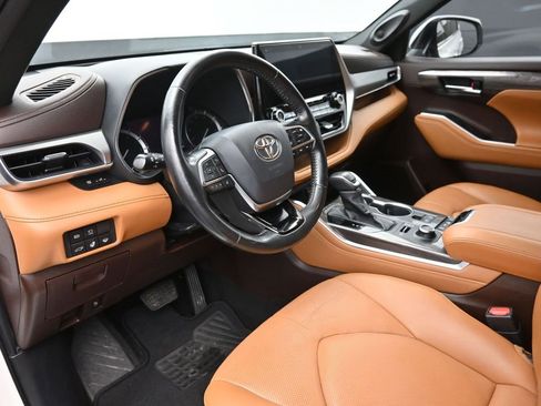 Used 2020 Toyota Highlander Platinum image 18