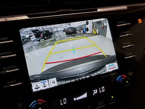 Used 2020 Toyota Camry XLE FWD image 13