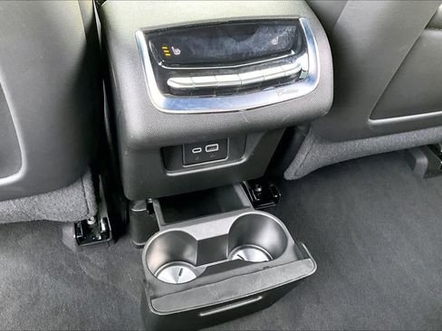 Used 2024 Cadillac XT6 Sport w/ Platinum Package image 32