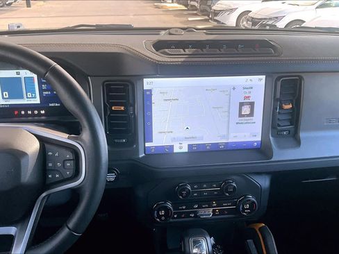 Used 2024 Ford Bronco Badlands image 6