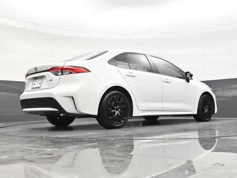 Used 2021 Toyota Corolla LE FWD image 24