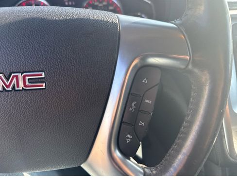 Used 2015 GMC Acadia SLE image 19