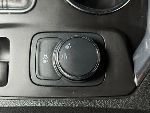 Used 2020 Chevrolet Traverse LT w/ LPO, Cargo Package FWD image 38