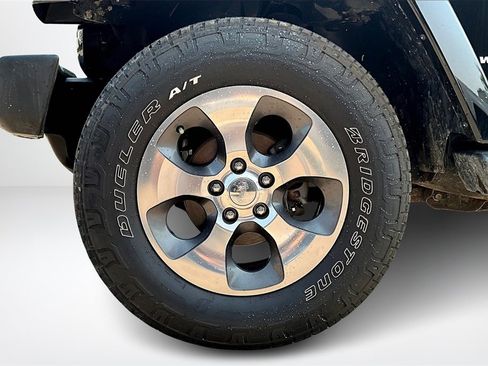 Used 2018 Jeep Wrangler Unlimited Sahara image 31