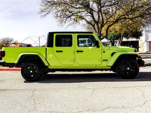 Used 2023 Jeep Gladiator Sport image 4