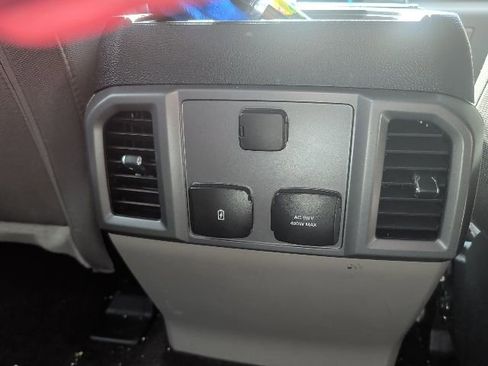 Used 2019 Ford F150 XLT w/ Equipment Group 302A Luxury AWD/4WD image 12