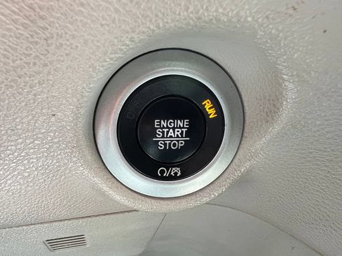 Used 2019 Chrysler Pacifica Touring Plus w/ Cold Weather Group FWD image 35