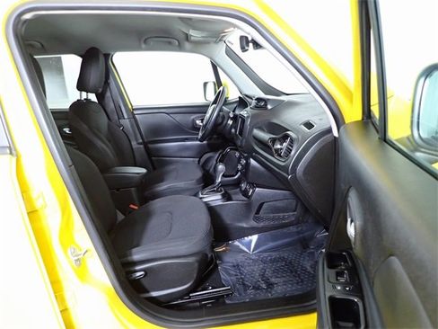 Used 2018 Jeep Renegade Altitude image 33