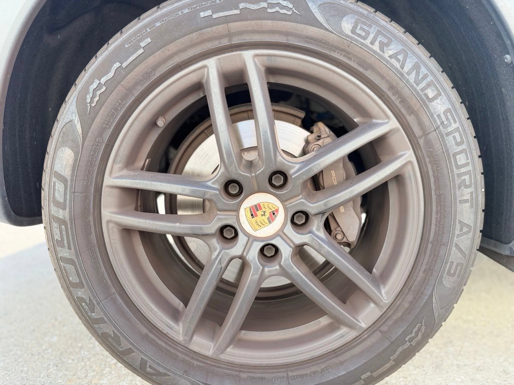 Used 2017 Porsche Cayenne AWD/4WD image 11