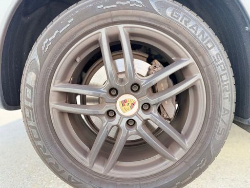 Used 2017 Porsche Cayenne AWD/4WD image 11