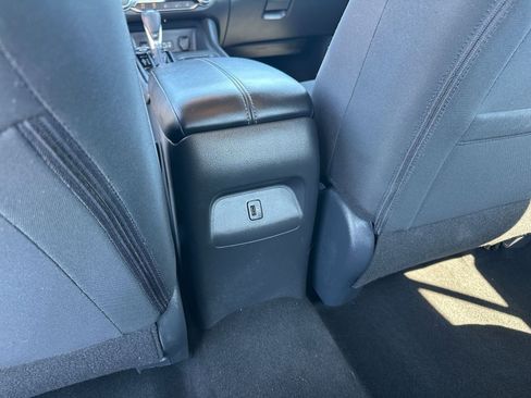 Used 2025 Nissan Sentra SV FWD image 22