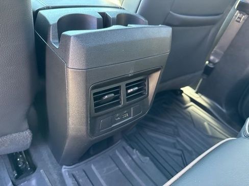 Used 2024 GMC Canyon Denali image 19