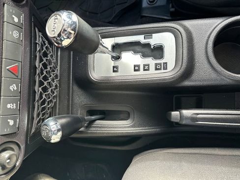 Used 2015 Jeep Wrangler Unlimited Sahara w/ Dual Top Group image 18