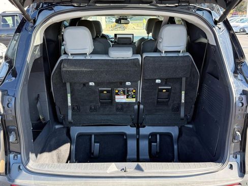 Certified 2025 Toyota Sienna XLE image 4