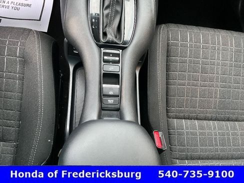 Certified 2024 Honda HR-V LX image 36