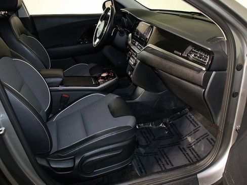 Used 2022 Kia Niro EX w/ Cold Weather Package image 32