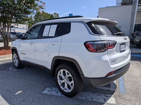 Used 2024 Jeep Compass Latitude AWD/4WD image 4