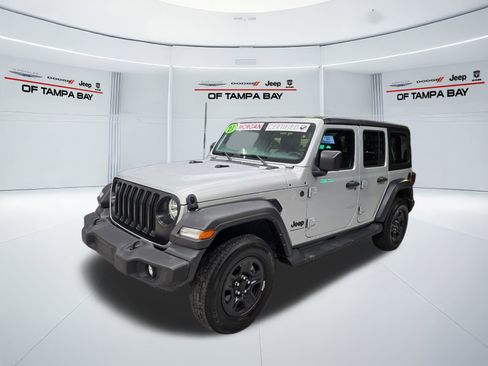Used 2023 Jeep Wrangler Unlimited Sport AWD/4WD image 2